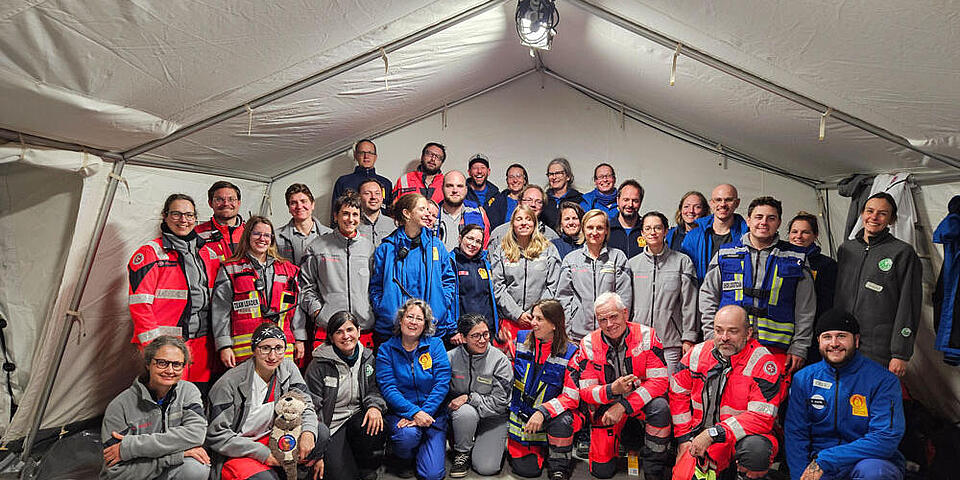 Ein Gruppenfoto des D-EMTs bestehend aus dem Team Johanniter und ASB