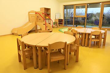 gelber Gruppenraum Johanniter-Kinderkrippe "Turmwichtel"