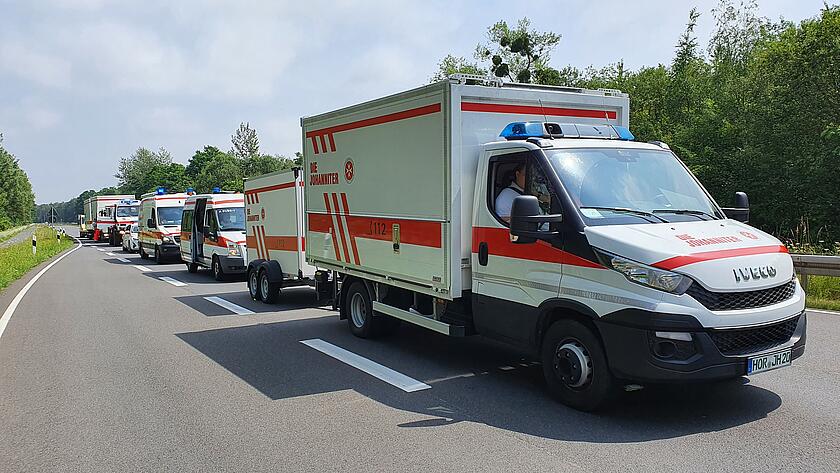 Fahrzeuge des sogenannten Betreuungsplatzes 200 im Hochwassereinsatz