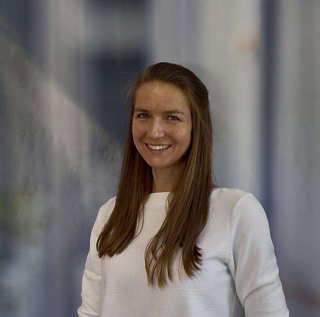 Foto Frau Eileen Salzmann, leitende Sport- und Bewegungstherapeutin 