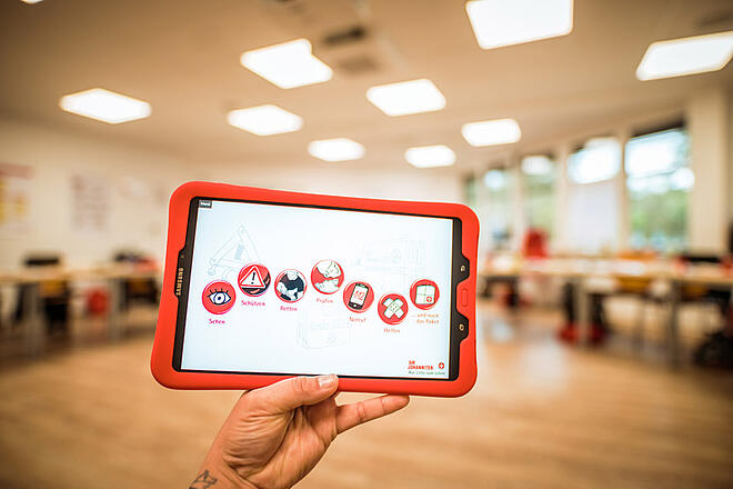 Schulungs-Tablet mit den einzelnen Unterrichtsmodulen