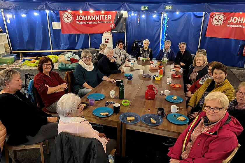 Der Johanniter-Kaffeeklatsch im JUHte-Laune-Zelt