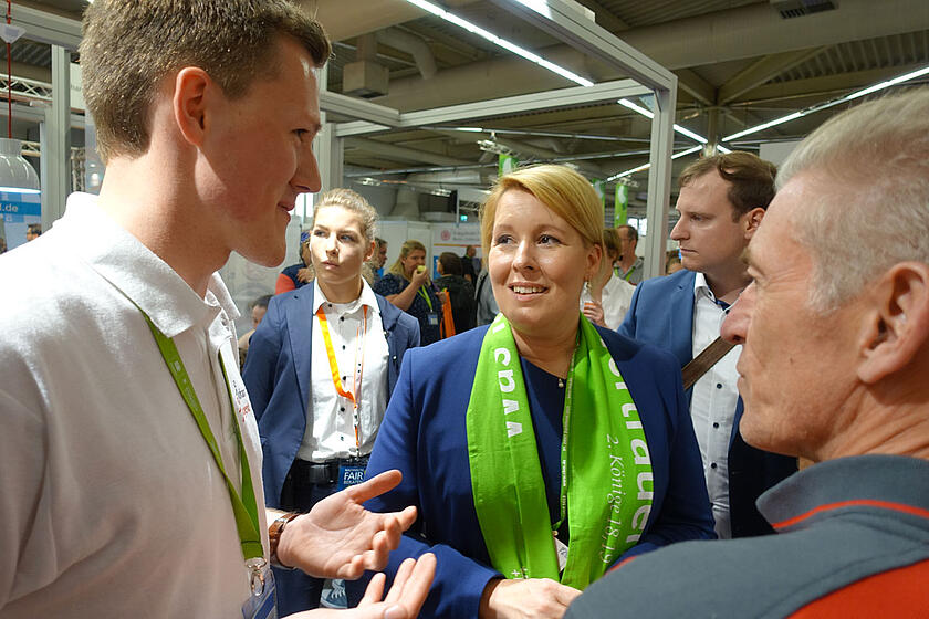 Giffey im Gespräch mit Bundesjugendleiter