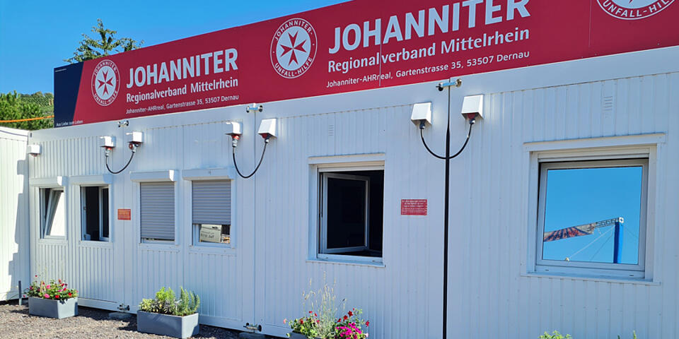 Blumen vor dem Johanniter-Standort Dernau