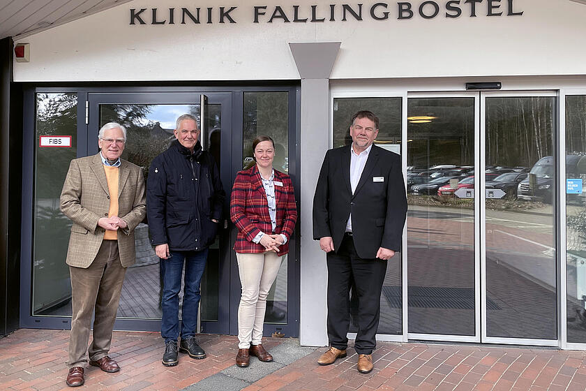 Hubertus Greiner, Manfred Eickholt, Dörthe Gallus und Wilfried Bissel bei dem gemeinsamen Termin in der Reha Klinik