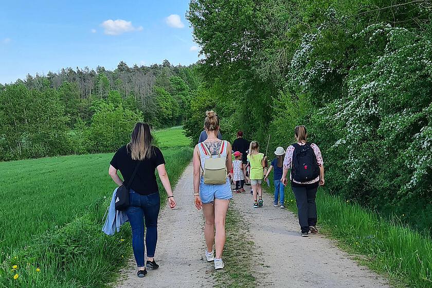Gemeinsamer Familienausflug als Geschenk zum Mutter- und Vatertag