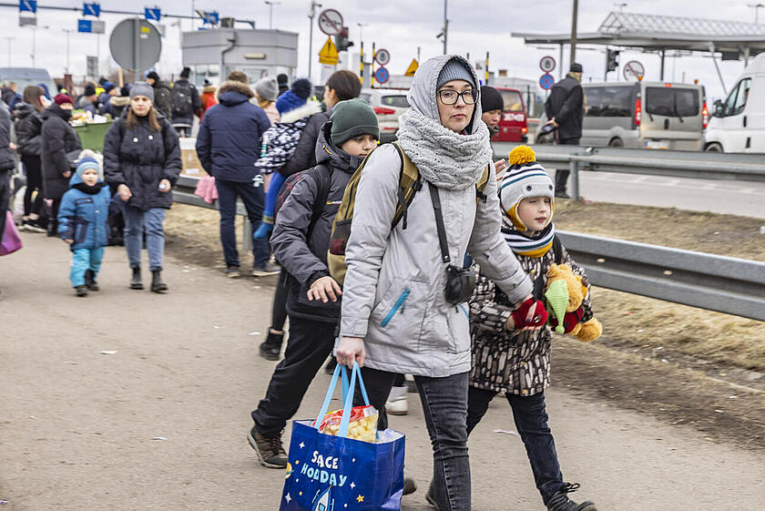 Eine ukrainische Familie auf der Flucht.