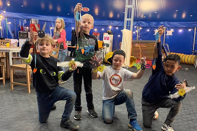 Ein Gruppenfoto bei der Johanniter Osterferienbetreuung in Dernau