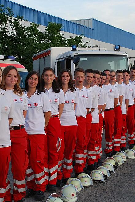 Ehrenamtliche aus EA Griesheim in einer Reihe stehend