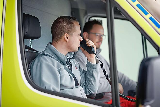 Mitarbeiter des Rettungsdienstes der Johanniter-Unfall-Hilfe.