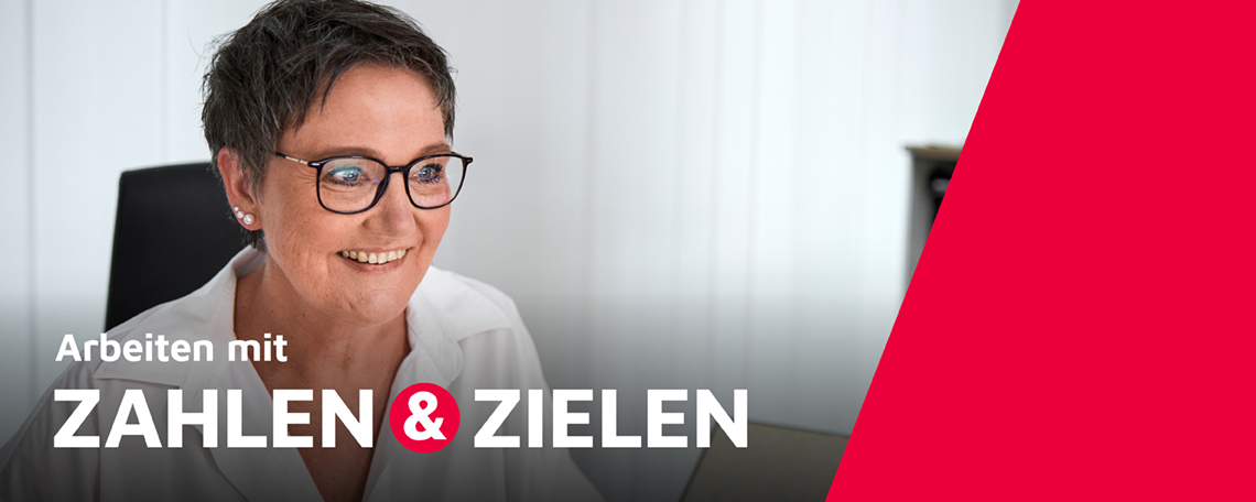 Eine Vorstandsassistentin der Johanniter bei der Arbeit.